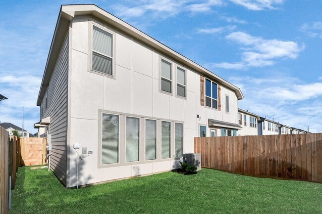 Building Photo - 5535 Holly Hvn Ct