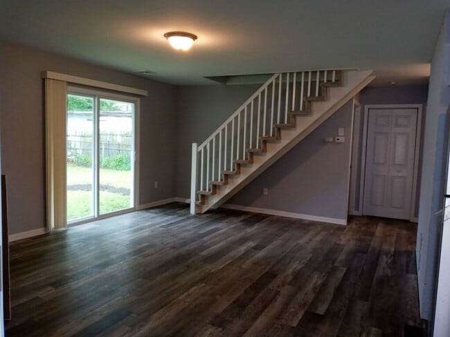 Building Photo - Beautiful renovated 4 beds 2 bath House in...