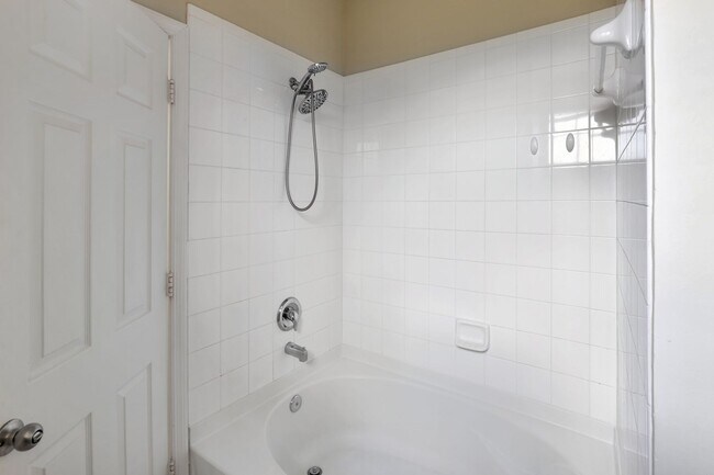 Building Photo - 5700 Bentgrass Dr