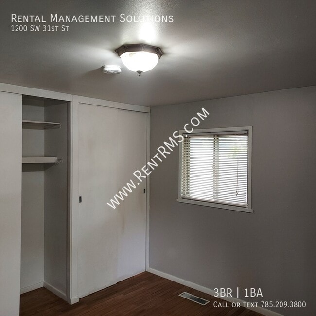 Building Photo - 1200 SW 31st St