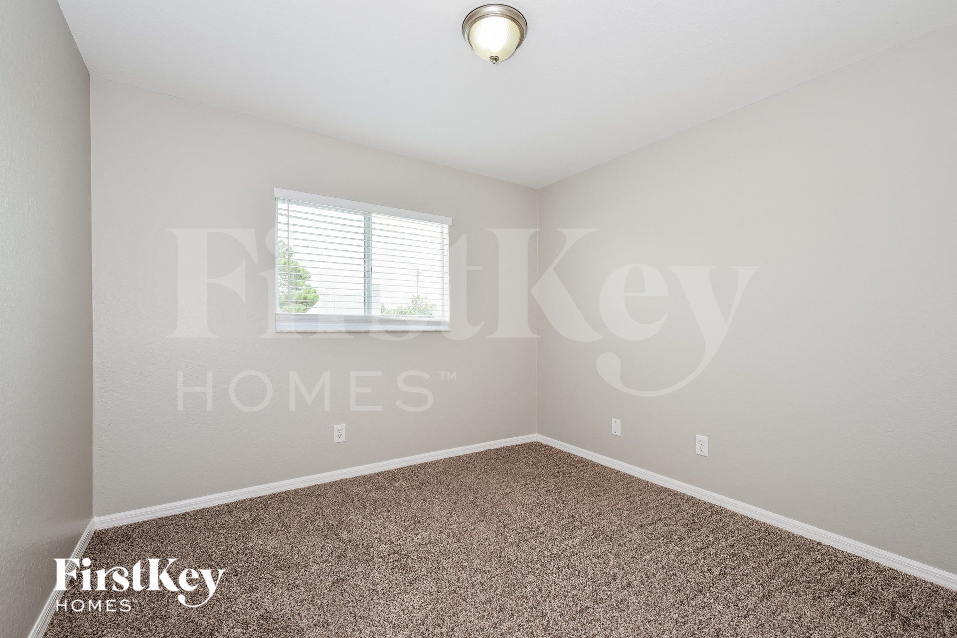 Building Photo - 1125 NE 33rd Ln