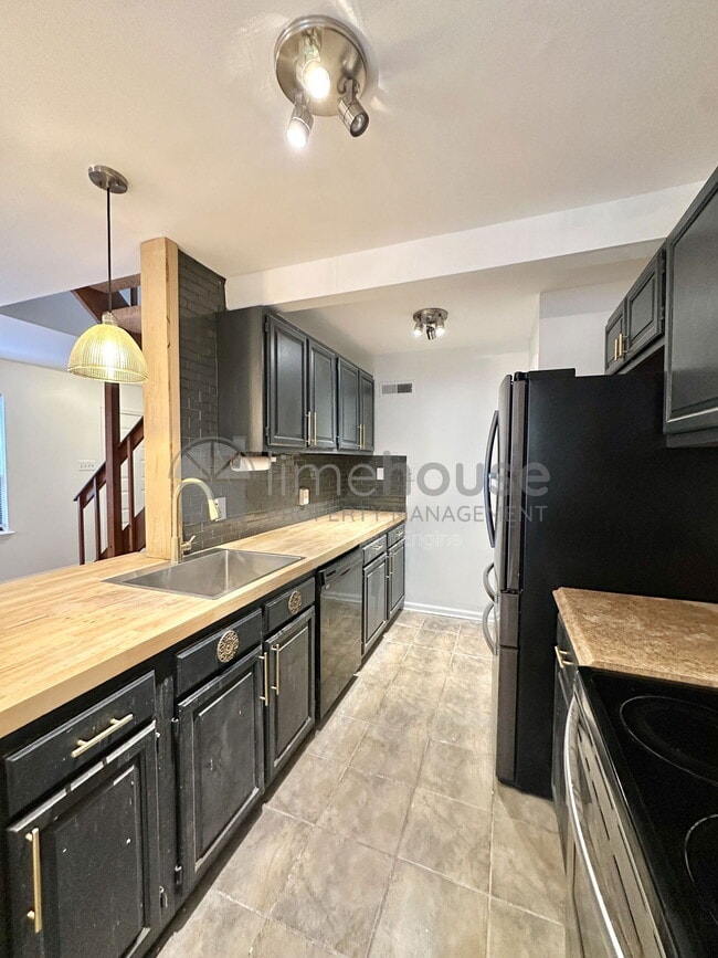 Building Photo - 4611 Fern Oak Ct.