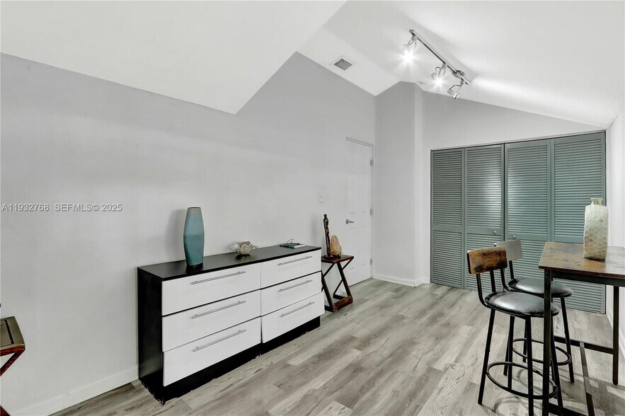 Building Photo - 3375 SW 29th Ter