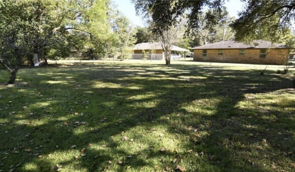 Building Photo - 4587 Yvonne Dr