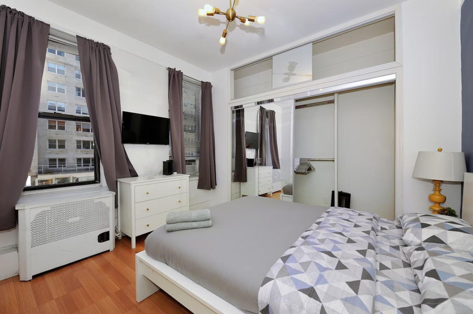 Building Photo - 444 First Ave Loop