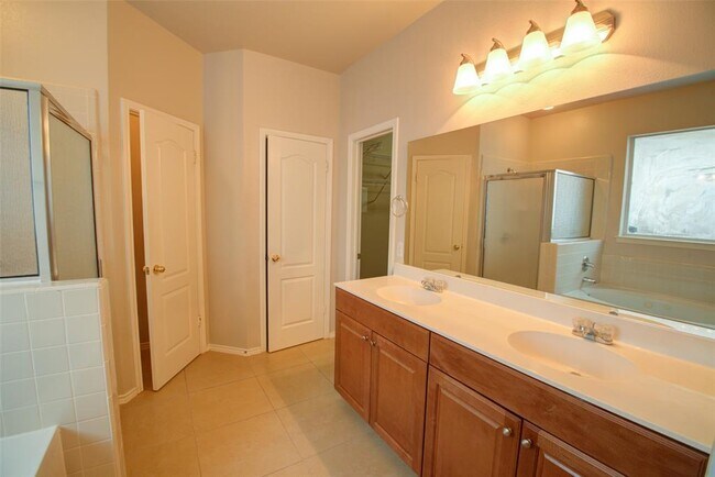 Building Photo - 13524 William Kennedy Dr