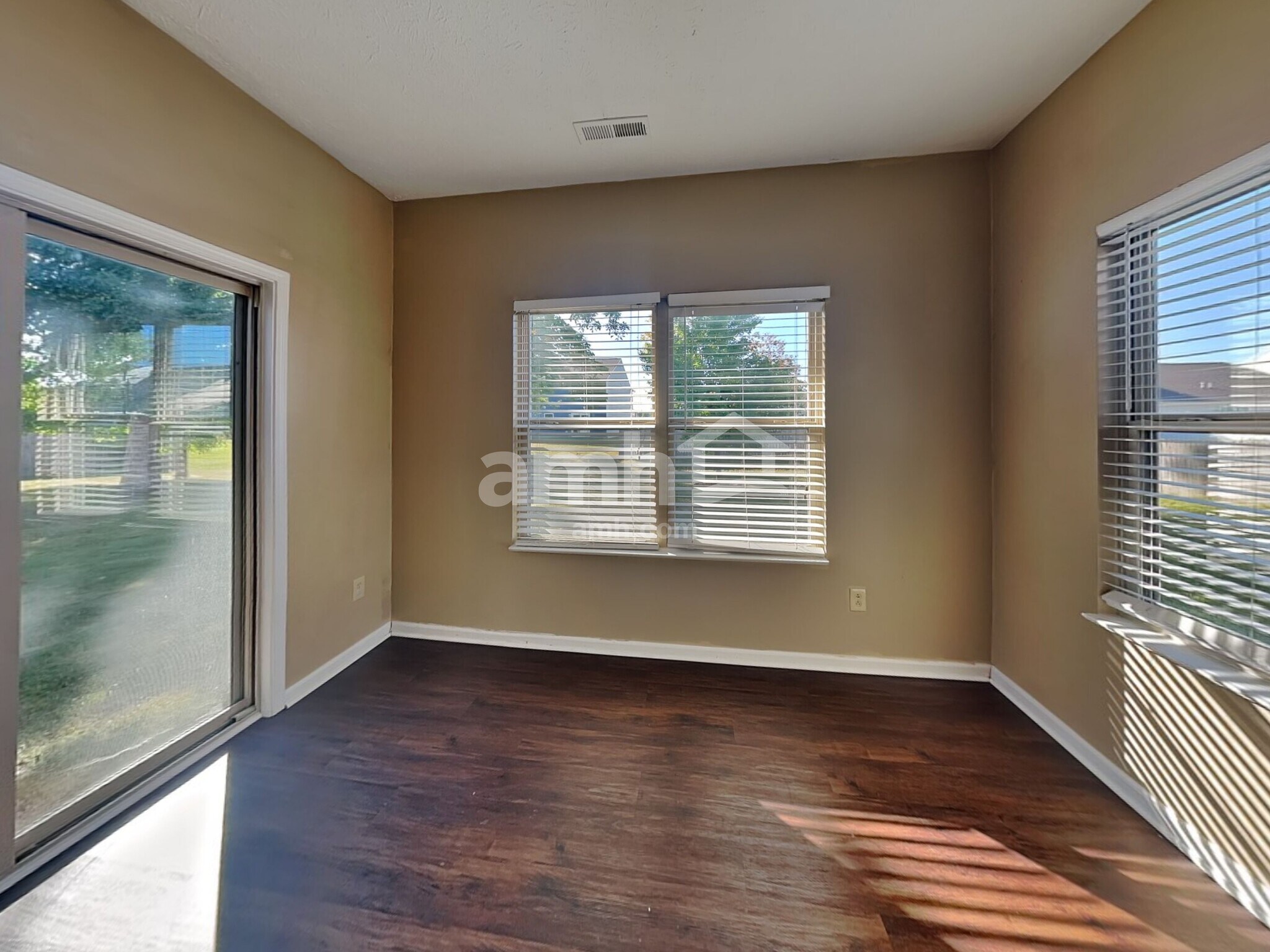 Building Photo - 11723 Rossmore Dr