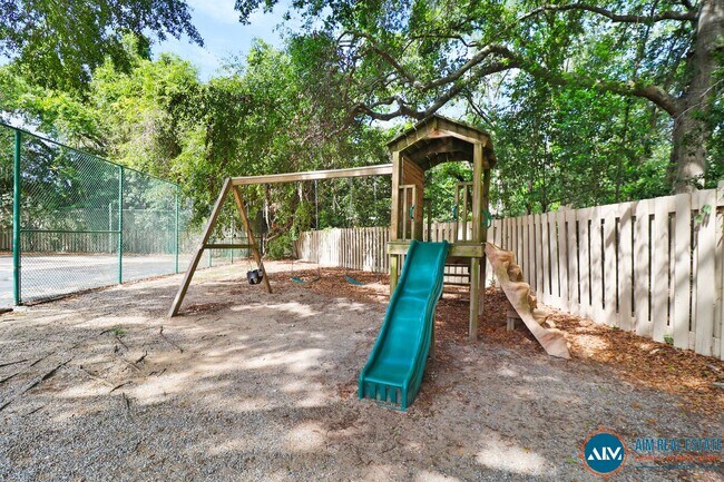 Building Photo - Move-In Ready 2 Bedroom Condo – Steps from Port Royal Sound - Available Now!