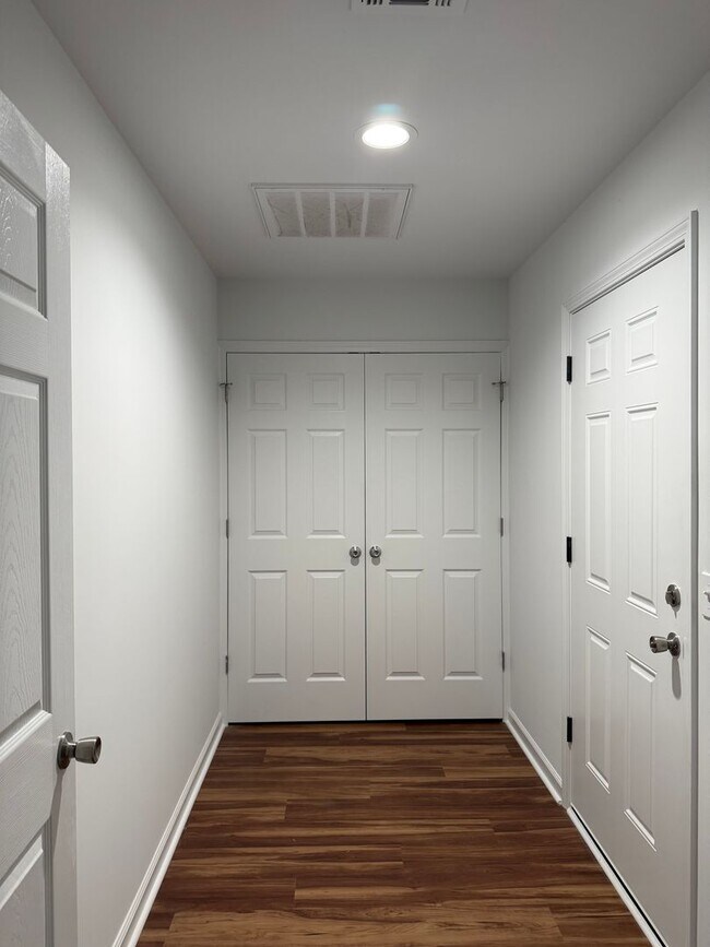 Building Photo - 215 Charleston Dr