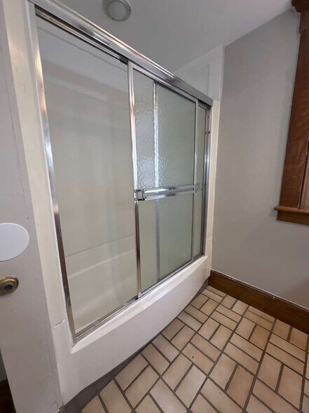 Building Photo - 64 Stanley St