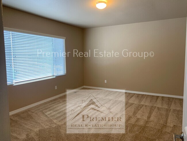 Building Photo - 5948 Revelstoke Dr