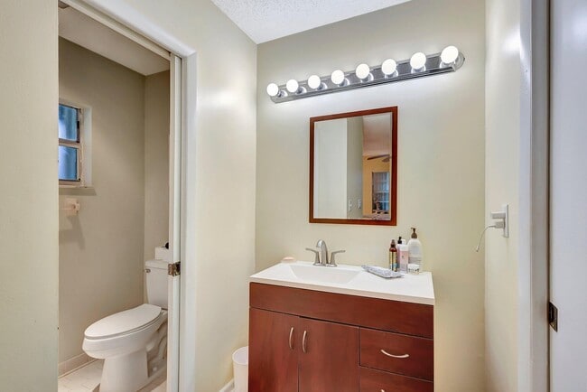 Building Photo - 5840 Summerfield Ct
