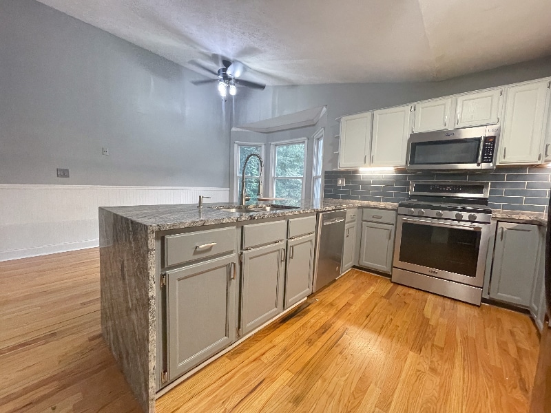 Building Photo - 645 Clearwater Pl