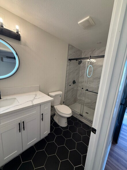 Building Photo - 132 Palm Ave