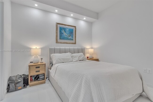 Building Photo - 5701 Collins Ave