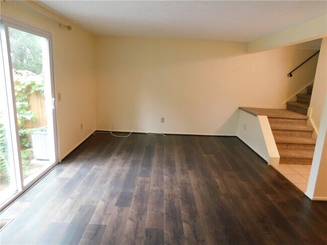 Building Photo - 25 Havenwood