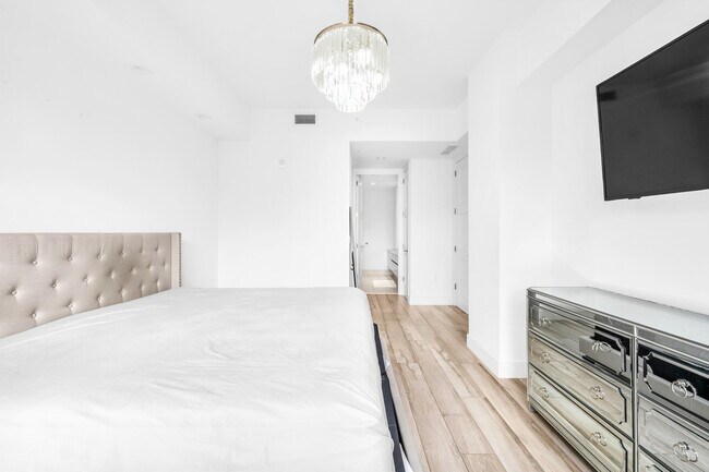 Building Photo - 155 E Boca Raton Rd