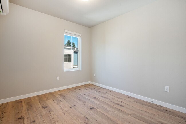 Building Photo - NEW Bothell Townhome | 4 Bedroom | $3,900