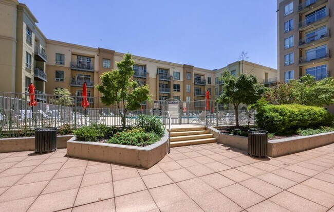 Building Photo - 711 Cosmopolitan Dr NE