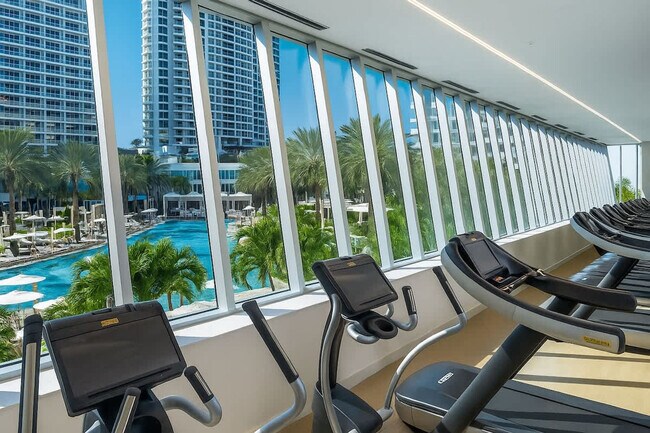 Building Photo - 4401 Collins Ave