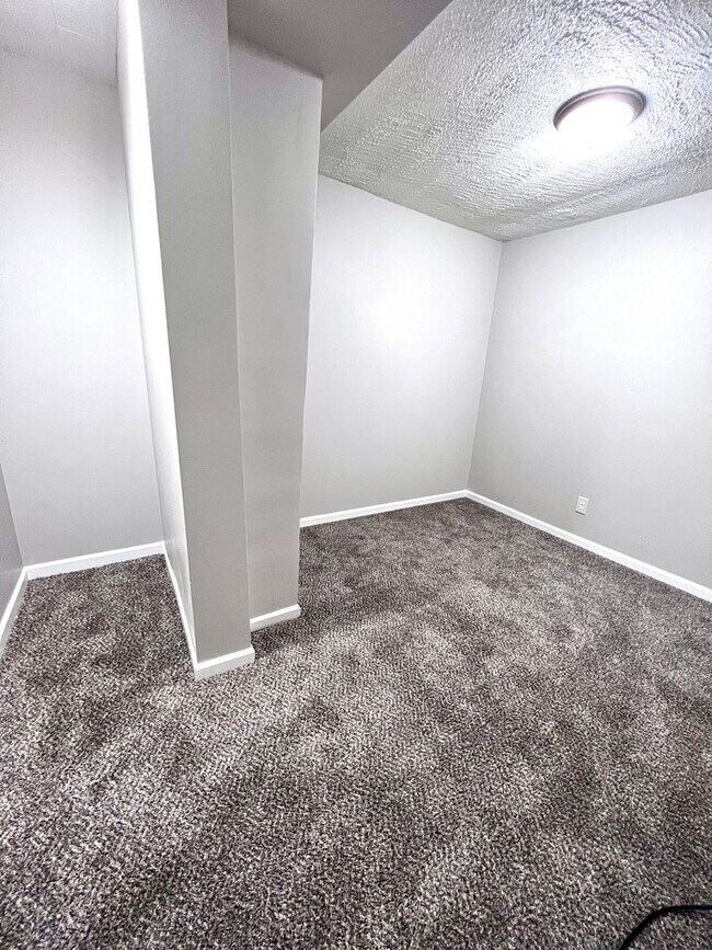 Building Photo - Cute South Omaha 2 bed, 1 bath beauty for only $1,250! COMING SOON!