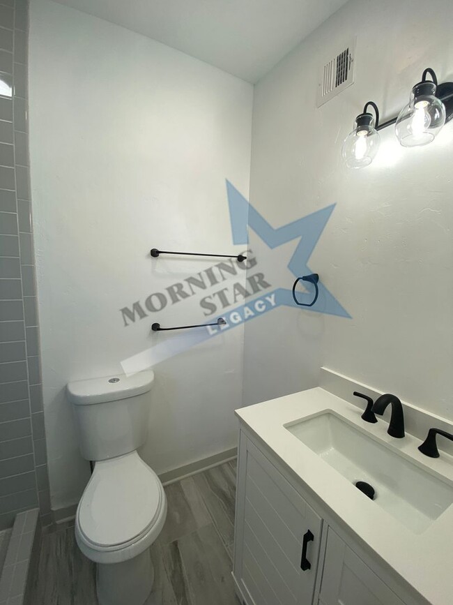 Building Photo - Fully Remodeled 3 bd home