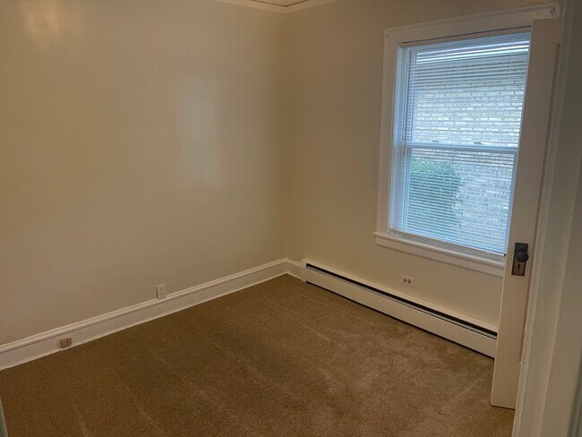 Building Photo - 1428 Fowler Ave