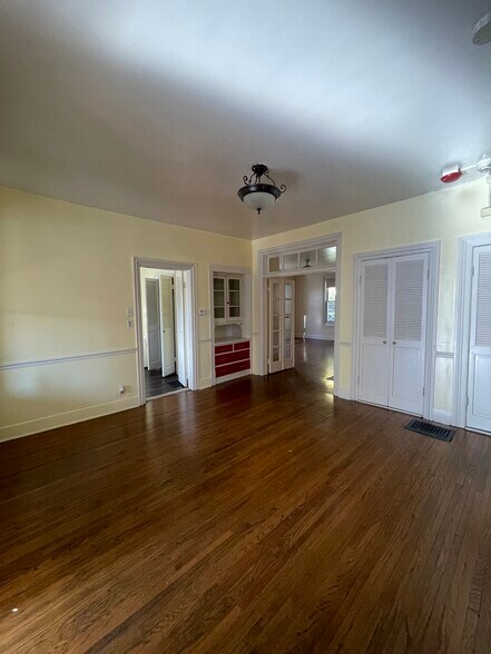 Building Photo - 134 E Maple St