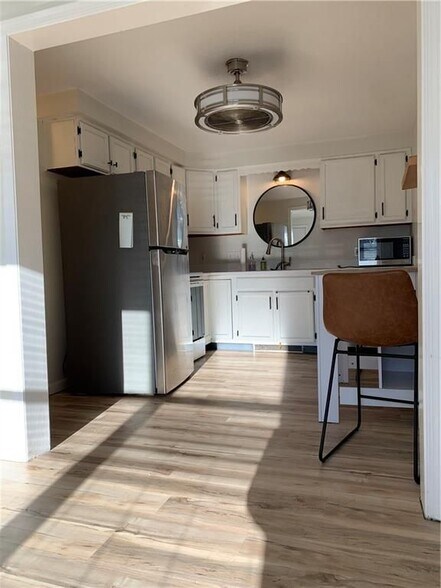 Building Photo - 200 Post Rd