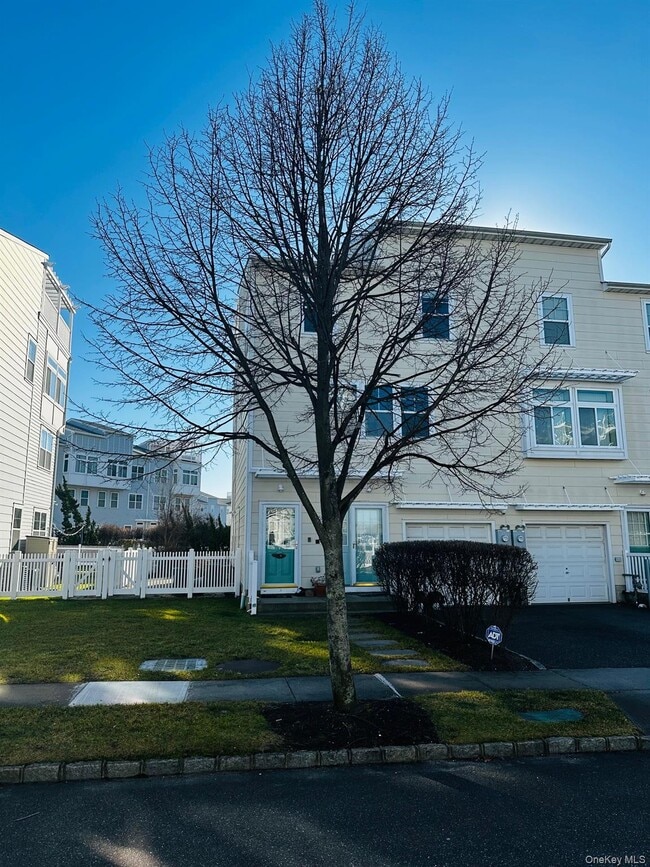 Building Photo - 72-07 Catamaran Way