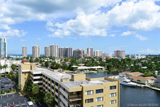 Building Photo - 401 Golden Isles Dr