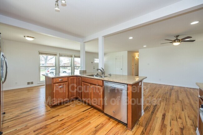 Building Photo - 425 S 40th St