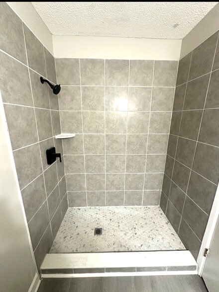 Building Photo - 758 Amber Dr