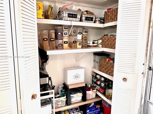 Building Photo - 2811 Somerset Dr