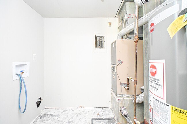 Building Photo - 10943 Birchridge Dr