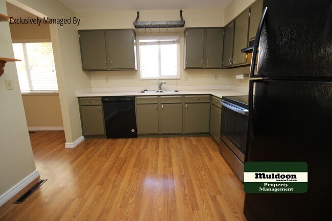 Building Photo - Sweet home with finished basement and garage!