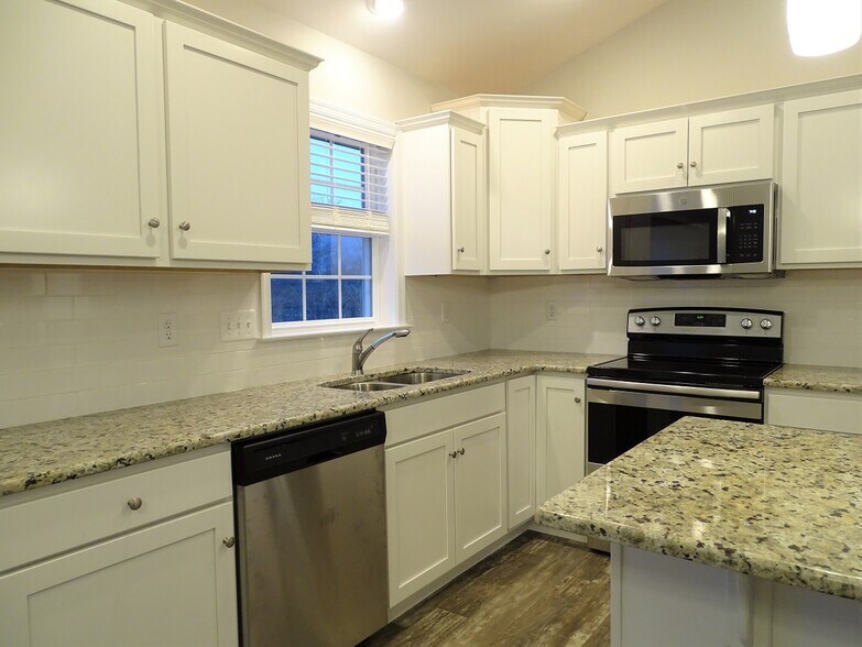 Building Photo - 207 Abbey Ln