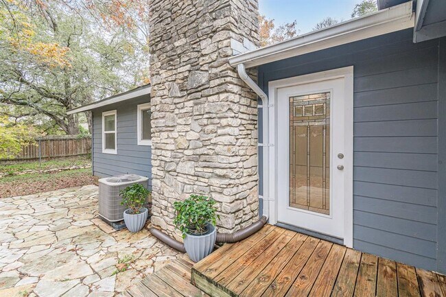 Building Photo - 8 Spalding Cir
