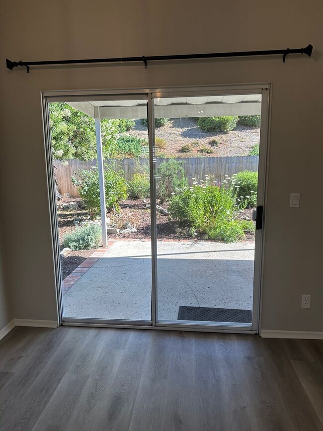 Building Photo - Beautifully Renovated Craftsman  4 Bed/2.5...