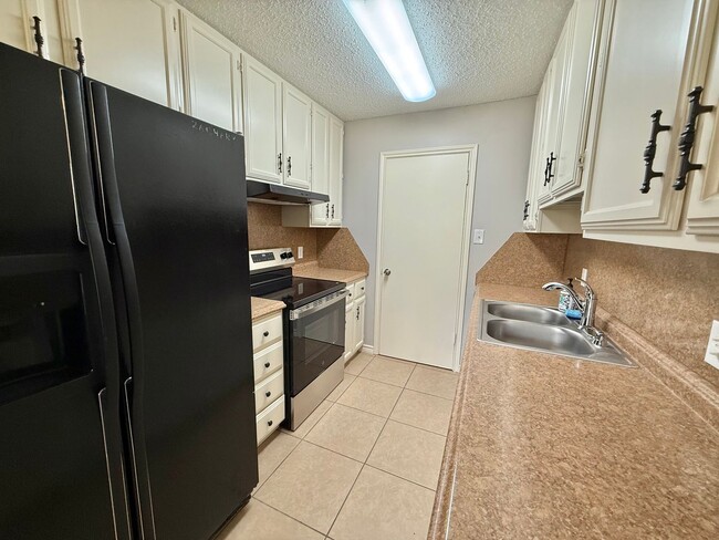 Building Photo - 3-bed/2-bath near Paluxy/Grande!