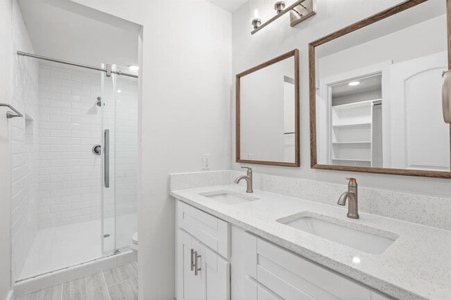 Building Photo - 7520 Uray Dr