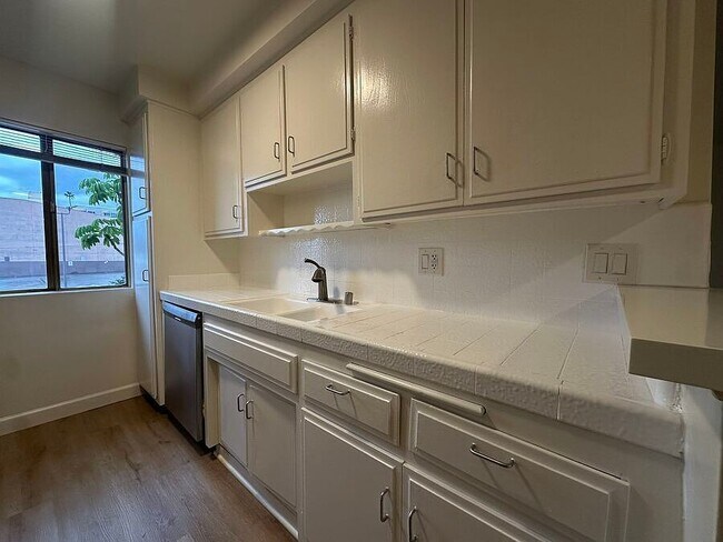 Building Photo - 1432 N Fairfax Ave