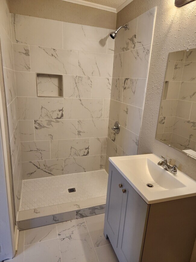 Building Photo - 7120 Redwood Dr