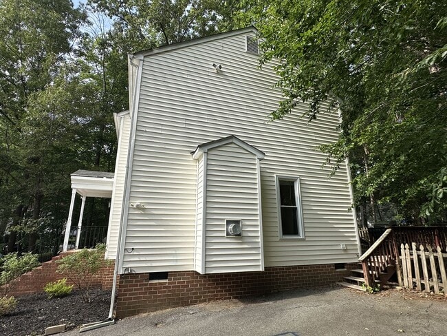 Building Photo - For Rent: Charming 4-Bedroom Colonial in C...