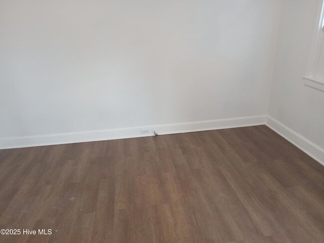 Building Photo - 321 Charlotte St