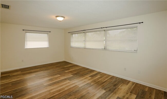 Building Photo - 5654 Eichen Cir