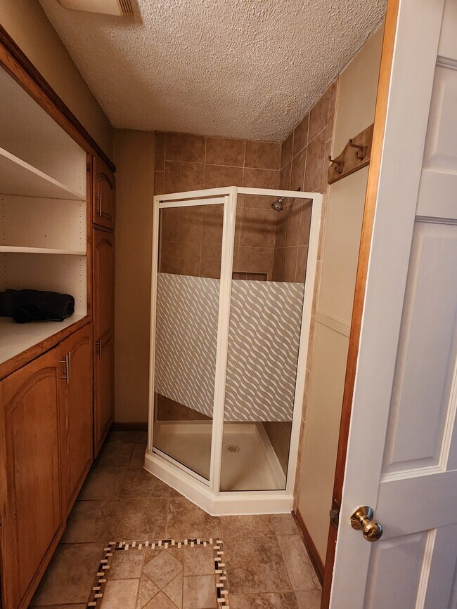 Building Photo - 810 4th Ave NW