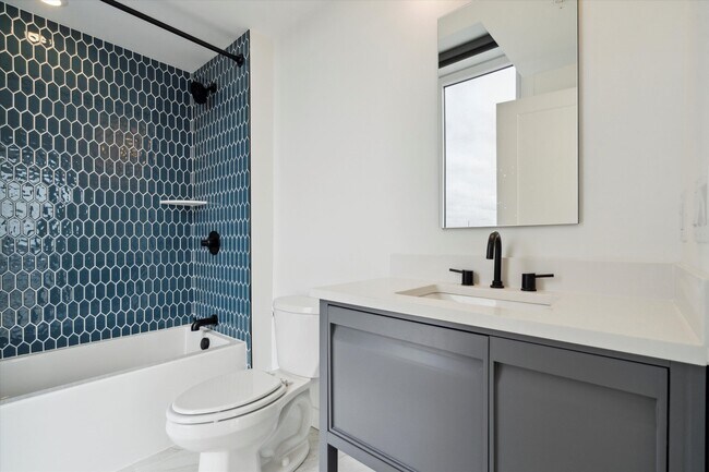 Building Photo - 2636 E York St