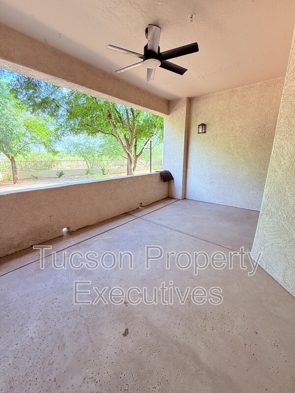 Building Photo - 2550 E River Rd