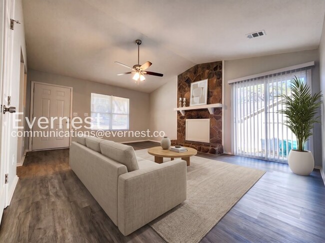 Building Photo - 3 Bed, 2 Bath Home with Fenced Yard / Pet-Friendly / Coming Soon!